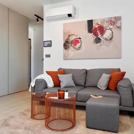 & Me With Garage Parking Lejlighed