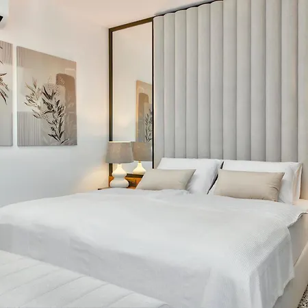 Апартаменти & Me With Garage Parking Пула