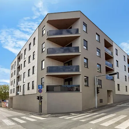 Lejlighed & Me With Garage Parking Pula