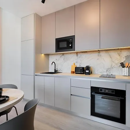 & Me With Garage Parking Lejlighed