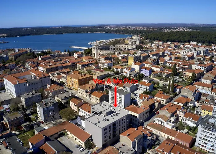 & Me With Garage Parking Apartmán