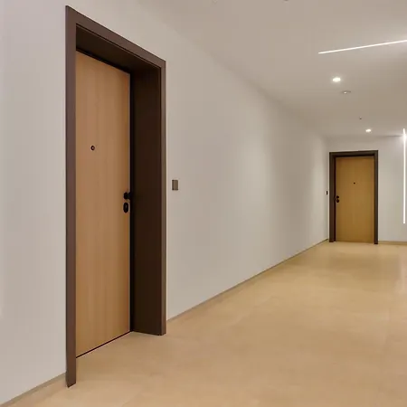 & Me With Garage Parking 公寓 普拉