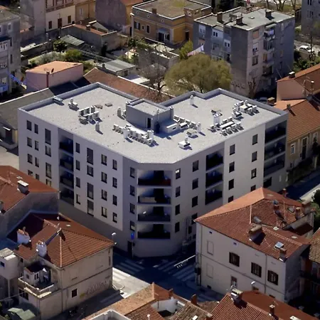 & Me With Garage Parking 公寓 *