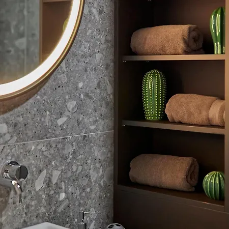 & Me With Garage Parking * 普拉