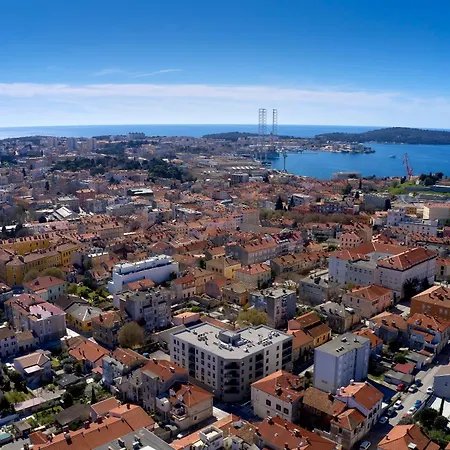 & Me With Garage Parking Apartment Pula