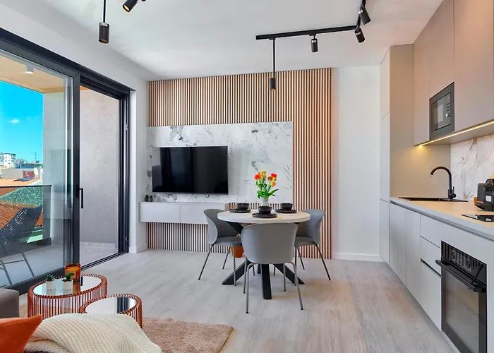 & Me With Garage Parking *