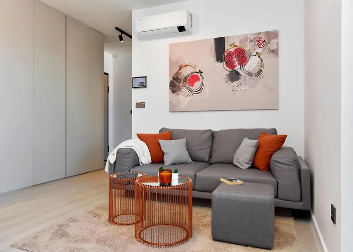 & Me With Garage Parking Apartman