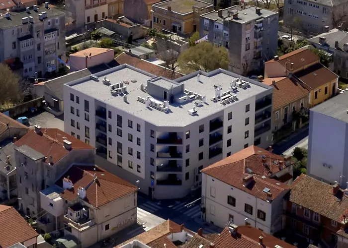 & Me With Garage Parking Apartman *