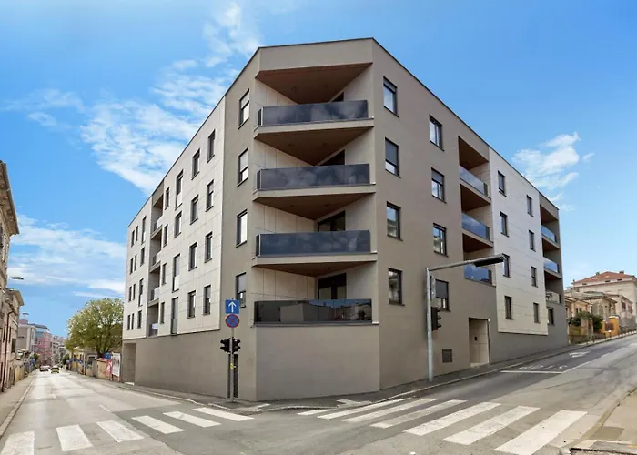 Apartman & Me With Garage Parking Póla