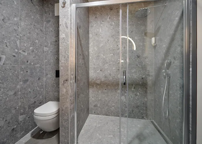 & Me With Garage Parking Apartman Póla