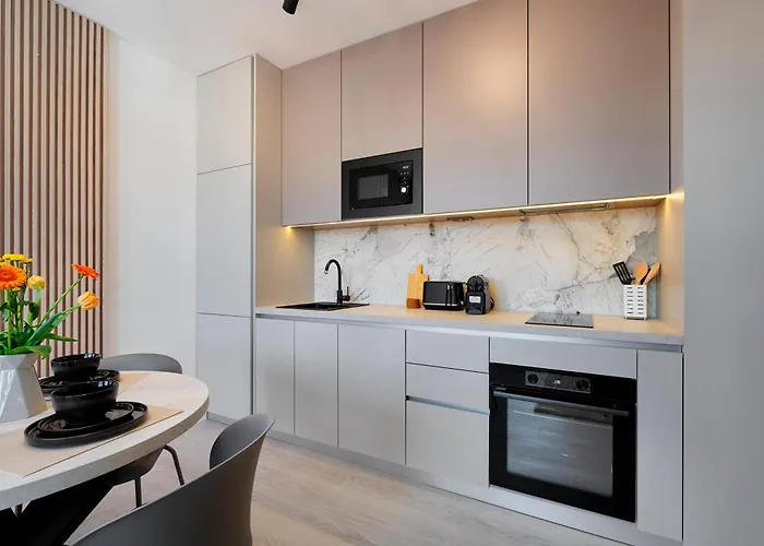 & Me With Garage Parking Apartman