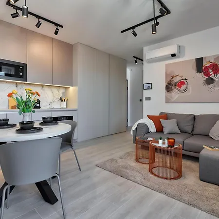 & Me With Garage Parking *