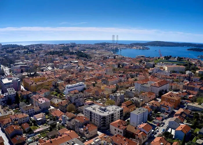 & Me With Garage Parking Appartement Pula